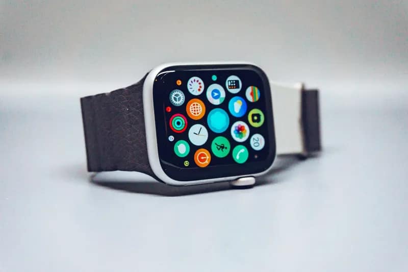 Wearable Device Monitoring LEDs