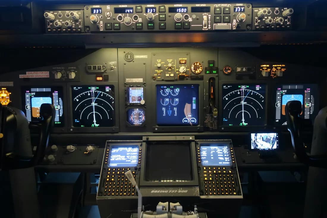 Verifying cockpit displays — image 1